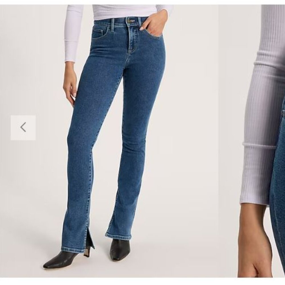 Mid Rise Medium Wash Hyper Sculpt Skyscraper Jeans NWOT